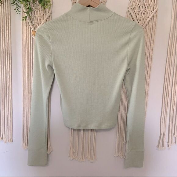 AMERICAN EAGLE Blizzard Mock Neck Rib Knit Cropped Long Sleeve T-Shirt Green M - Picture 2 of 8